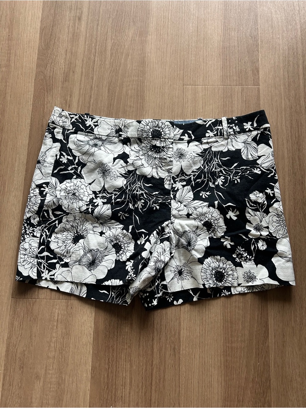 Talbots FLORAL Print Black & White Women’s Shorts